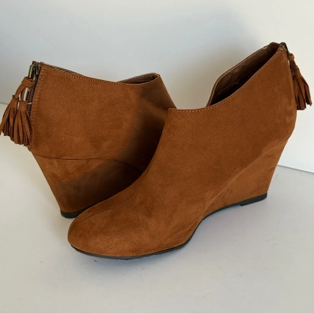 CL by Chinese Laundry Via Wedge Ankle Booties Brown - Back Zipper Tassel Sz 8.5M